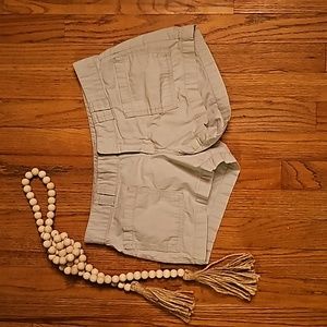 👪 Old Navy khaki shorts size 2